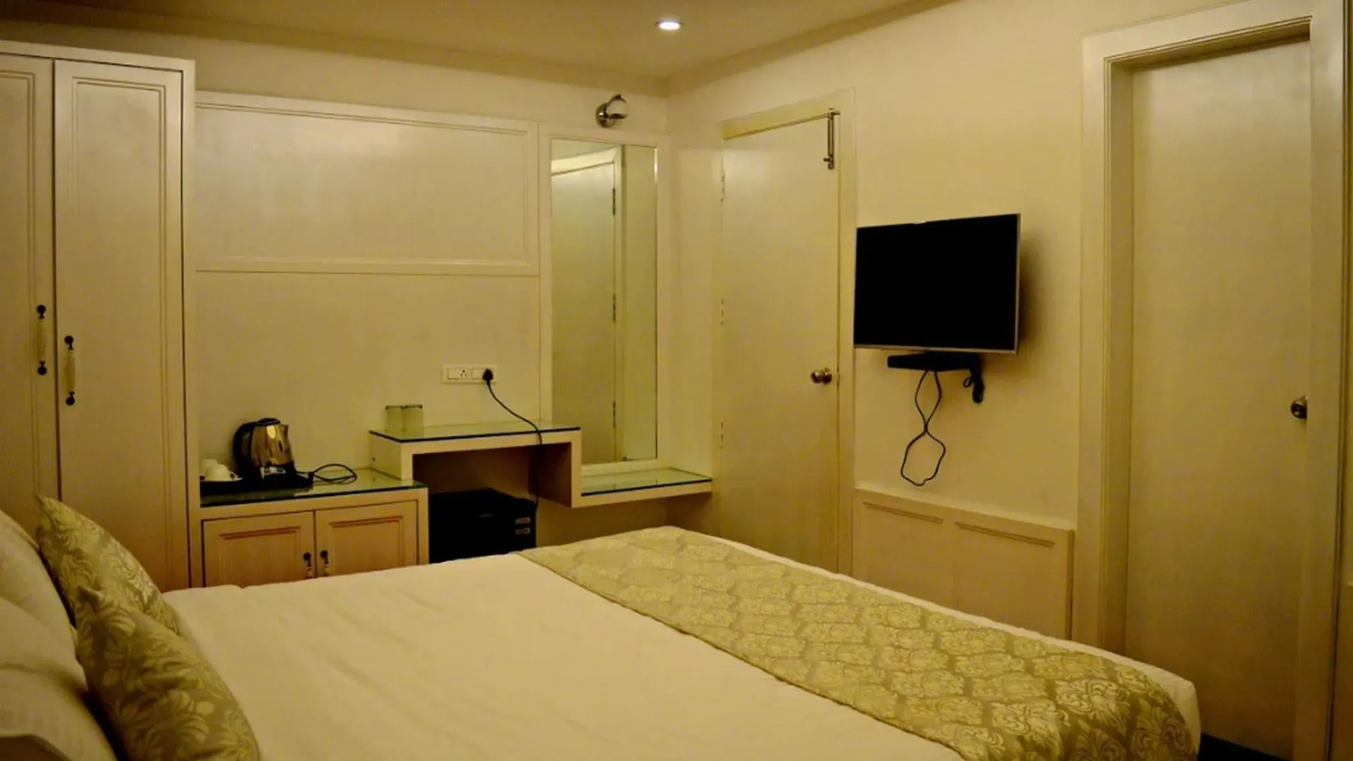 Hotel Sepoy Grande Mysore
